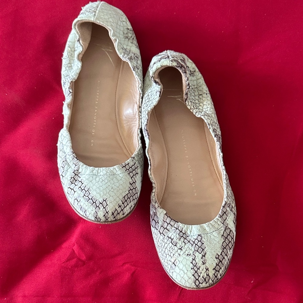 Vero Cuoio Green Snakeskin Flats